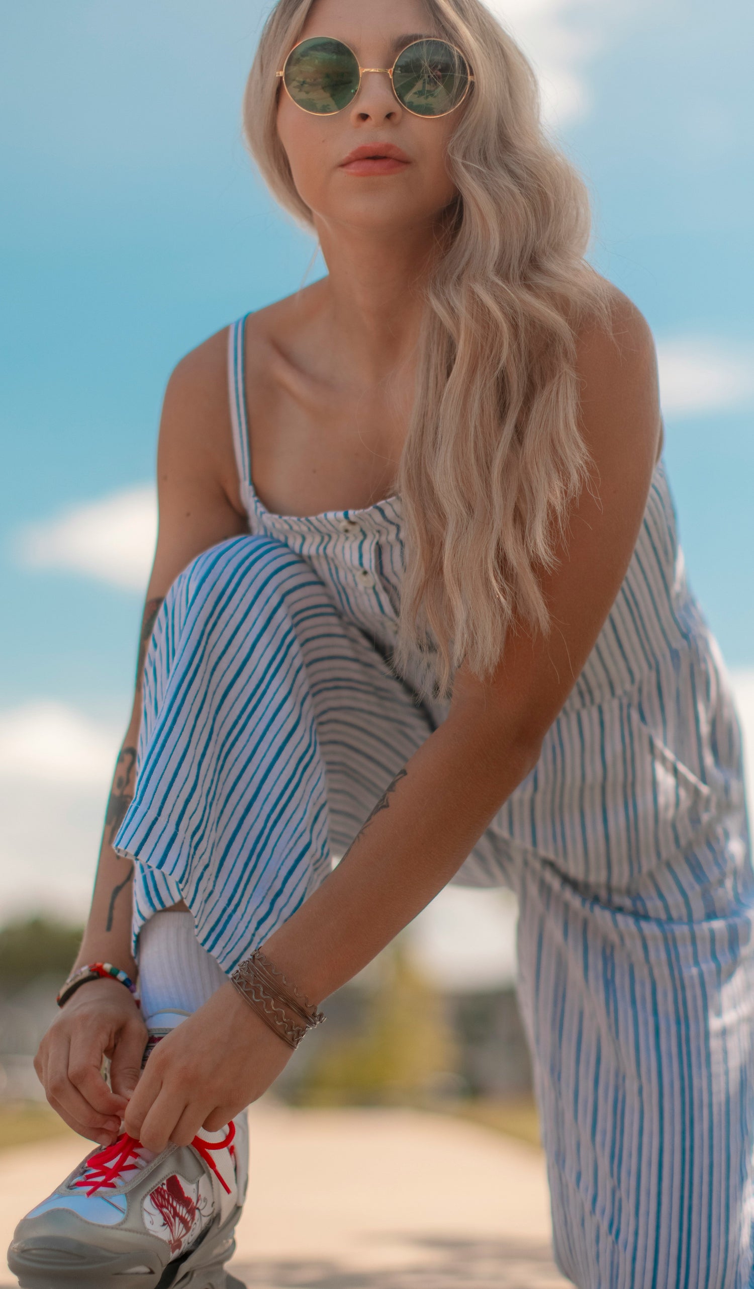 Good JUMPSUITS open doors